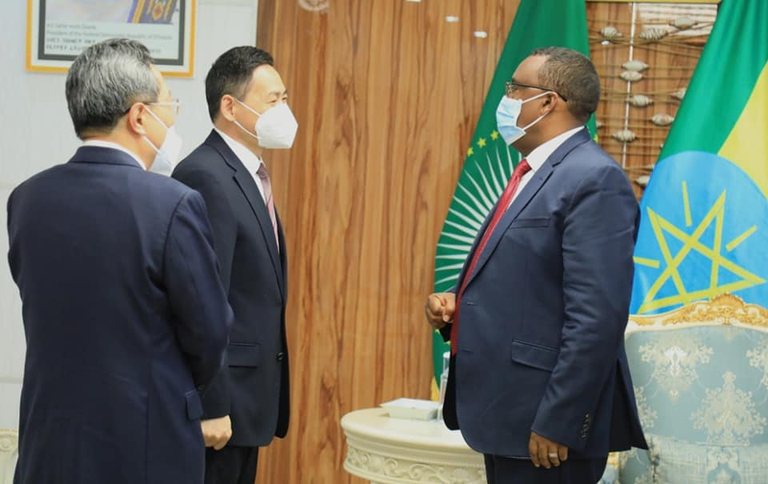 الرئيس الإريتري أسياس أفورقي والمبعوث الصيني الخاص 