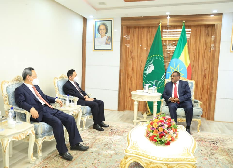 الرئيس الإريتري أسياس أفورقي والمبعوث الصيني الخاص 