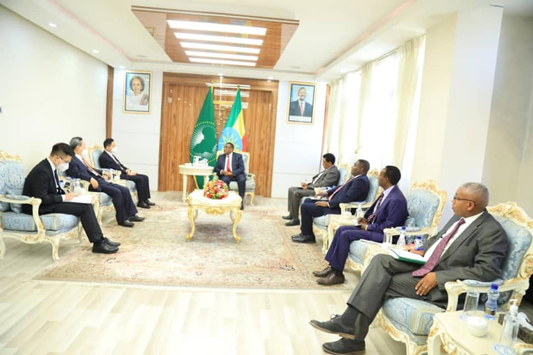 الرئيس الإريتري أسياس أفورقي والمبعوث الصيني الخاص 