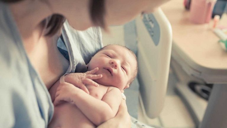 سيدة نفساء بعد الخروج من غرفة العمليات