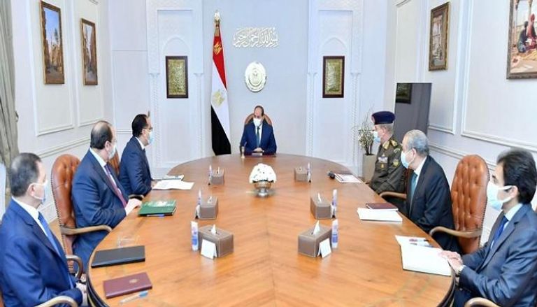 الرئيس المصري عبد الفتاح السيسي خلال اجتماعه بالحكومة