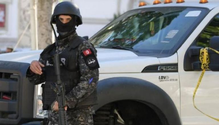 عنصر من الشرطة التونسية