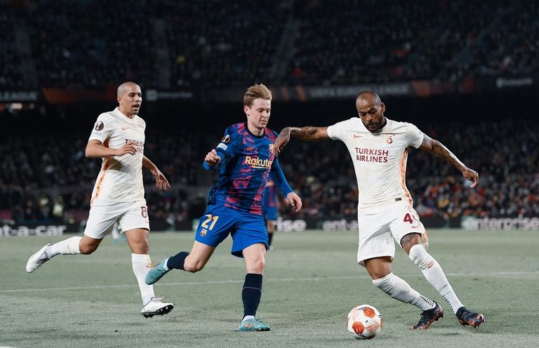 من مباراة جالطة سراي وبرشلونة في الدوري الأوروبي