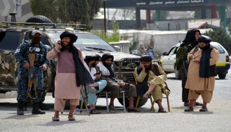 عناصر من طالبان في حاجز طريق بقندهار - أ. ف. ب