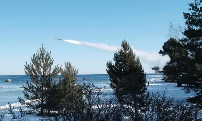 جندي أمريكي وصاروخ ستينجر - الجارديان