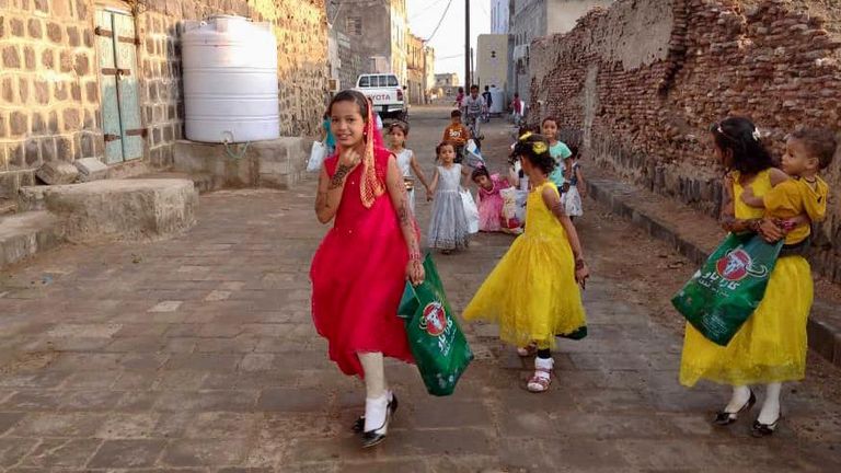 أطفال يحتفلون بـ