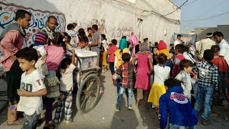 أطفال يحتفلون بـ