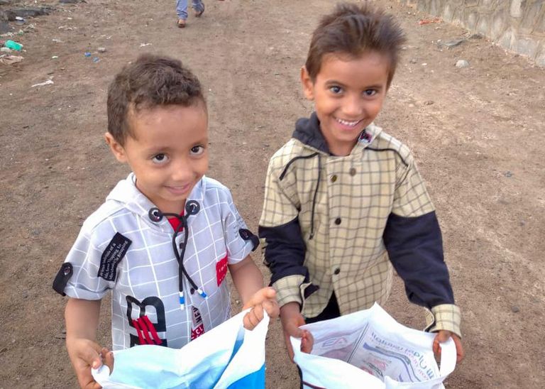 أطفال يحتفلون بـ