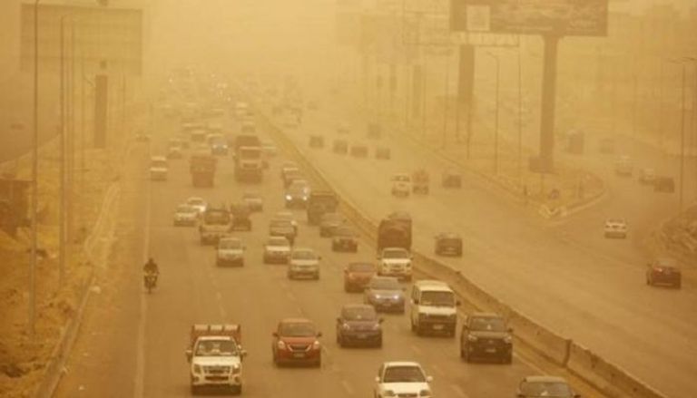 الربيع في مصر يتسم برياحه الساخنة المحملة بالأتربة