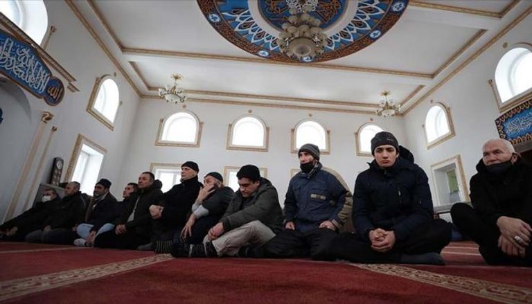 مسلمون في أحد المساجد شرق أوكرانيا قبل الحرب