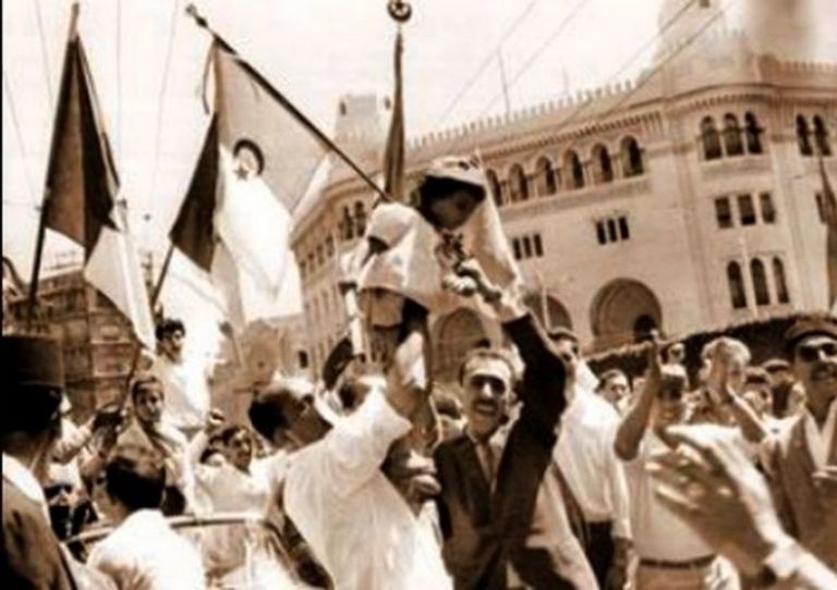 احتفالات جزائريين بوقف إطلاق النار مع فرنسا - أرشيفية الرئيس الجزائري عبدالمجيد تبون