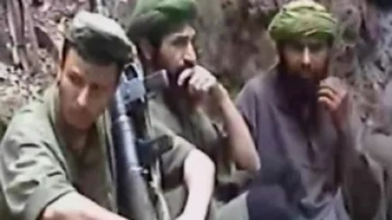 عناصر إرهابية من الجماعة السنية للدعوة والقتال بالجزائر في التسعينيات - أرشيفية أقدم مفت للجماعات الإرهابية بقبضة الجيش الجزائري