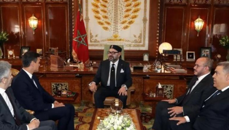 العاهل المغربي محمد السادس وبيدرو سانشيز رئيس الحكومة الإسبانية