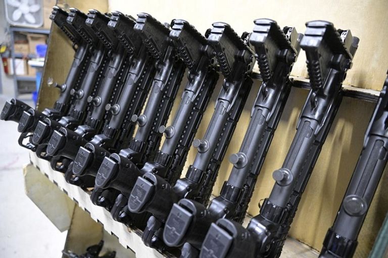 الذخائر بمنشأة التصنيع - أسوشيتد برس