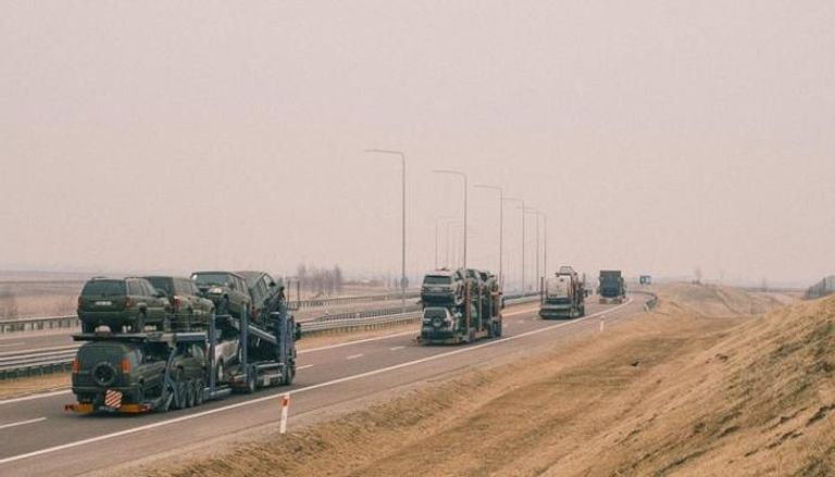 قافلة إمدادات عسكرية على الطريق السريع في بولندا - واشنطن بوست