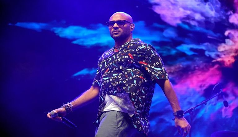 جانب من حفل فرقة "شارموفرز" في إكسبو دبي