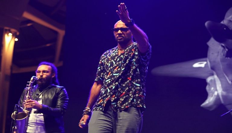 جانب من حفل فرقة "شارموفرز" في إكسبو دبي