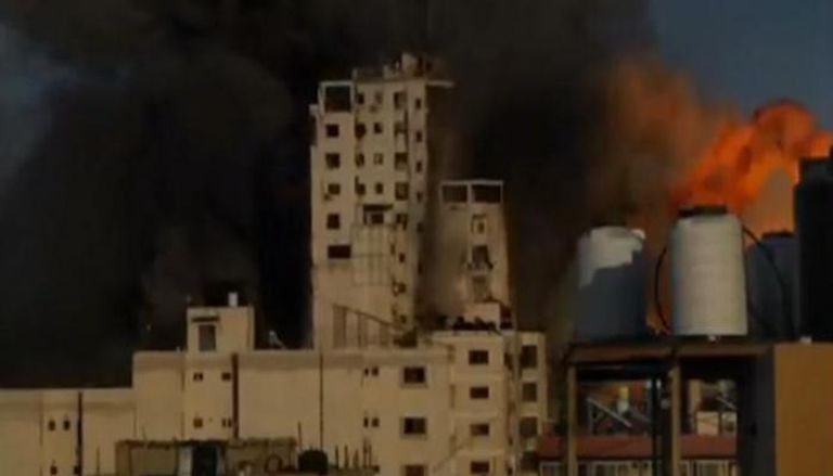 لحظة تدمير برج الشرق في غزة خلال مايو الماضي
