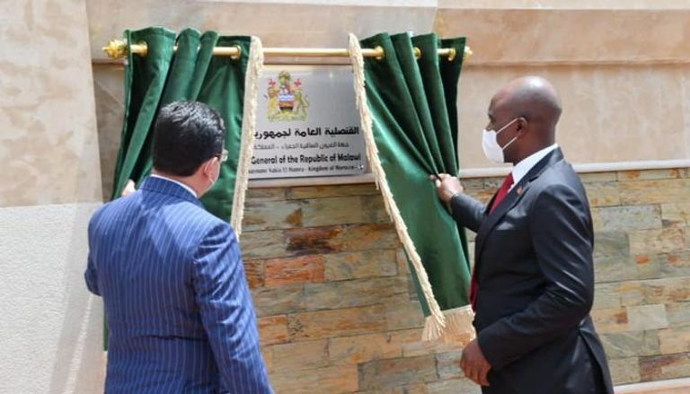 وزيرا خارجية المغرب وملاوي خلال افتتاح قنصلية ملاوي بالصحراء المغربية محمد السادس وبيدرو سانشيز - أرشيفية