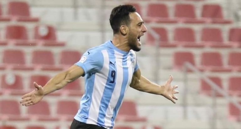 محمد بن يطو لاعب منتخب الجزائر