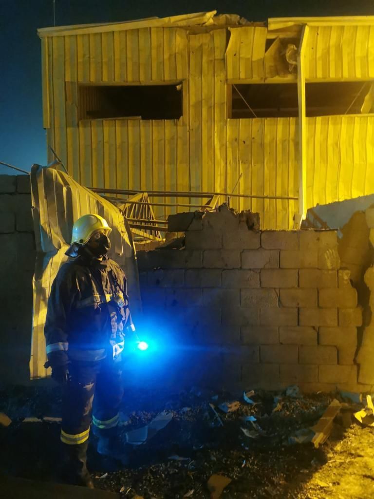 ممتلكات مدنية دمرت إثر اعتراض الصواريخ والمسيرات الحوثية