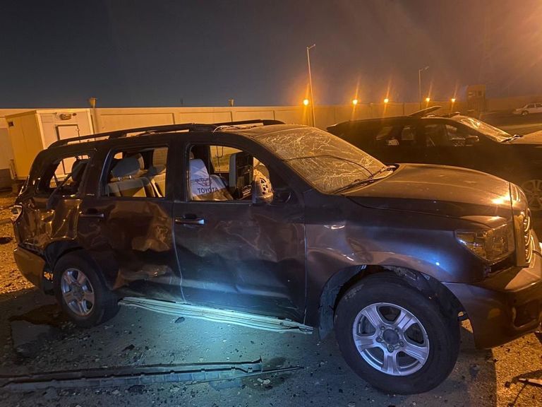 ممتلكات مدنية دمرت إثر اعتراض الصواريخ والمسيرات الحوثية