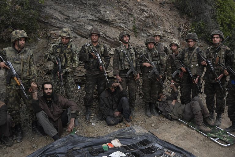 المجموعة الإرهابية بقبضة الجيش الجزائري