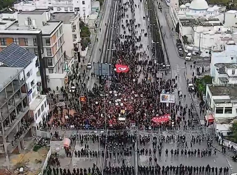 مظاهرات إخوانية فاشلة لإفساد فرحة التونسيين بعيد استقلال بلادهم من احتفالات تونس بعيد استقلالها