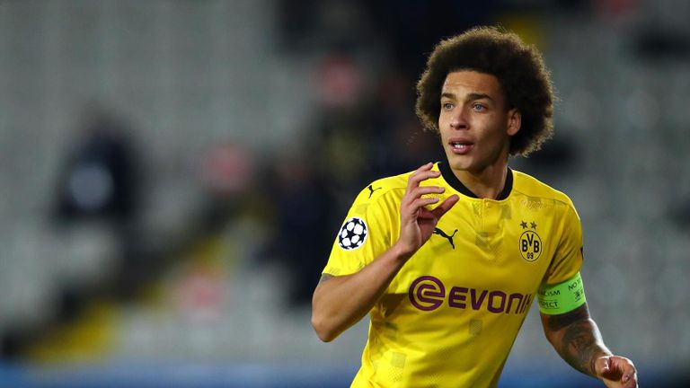 أكسيل فيتسل لاعب بروسيا دورتموند إلياس السخيري نجم كولن الألماني ومنتخب تونس