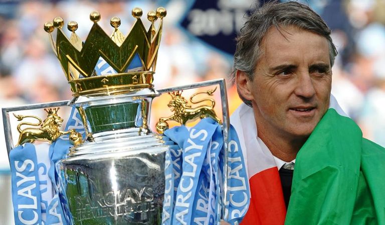 روبرتو مانشيني مع لقب الدوري الإنجليزي روبرتو مانشيني مدرب منتخب إيطاليا