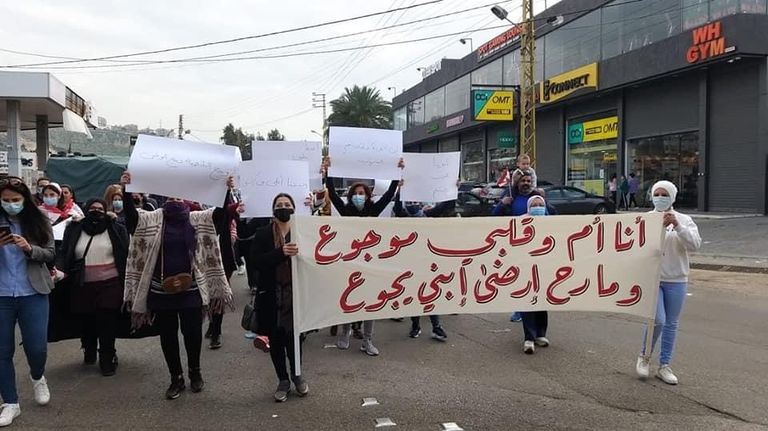 من تحركات الأمهات العام الماضي رفضا للأوضاع في لبنان