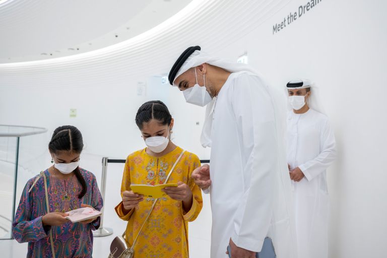 الشيخ خالد بن محمد بن زايد يزور جناح الإمارات في إكسبو 2020 دبي