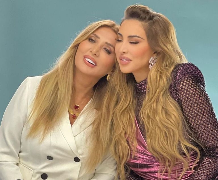 جويل ووالدتها جويل مردينيان