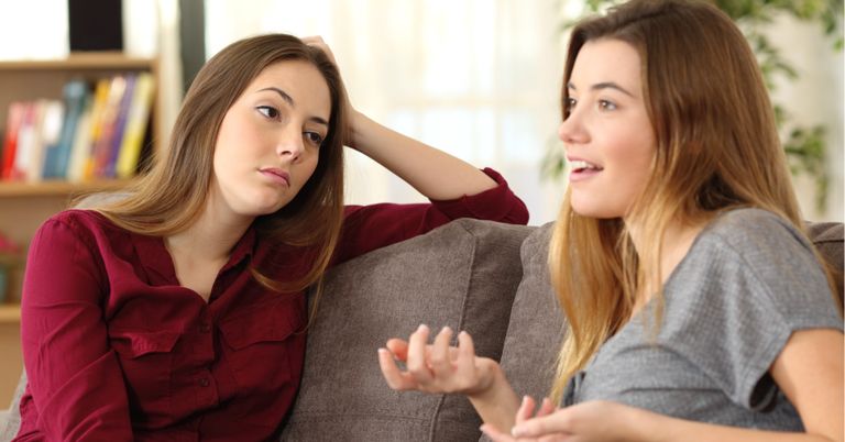 الأشخاص المملون يفضّلون مشاهدة التلفاز - أرشيفية  