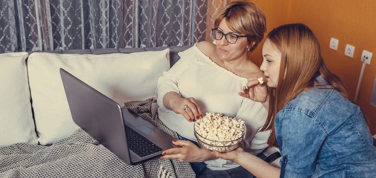 العالم العربي يحتفل بعيد الأم في 21 ماس/آذار