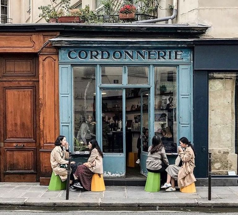  مقهى Caféothèque