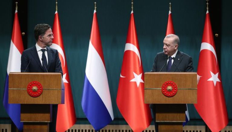 أردوغان ورئيس الوزراء الهولندي خلال المؤتمر الصحفي