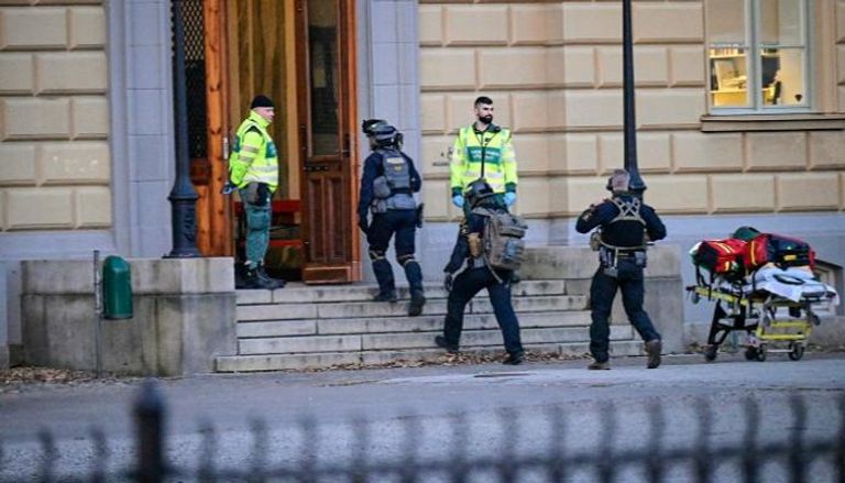 الشرطة السويدية في موقع الحادث - أ.ف.ب