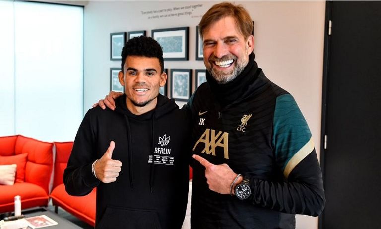 يورجن كلوب مدرب ليفربول مع لويس دياز