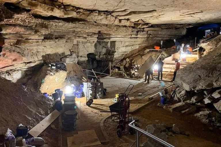 كهف Mammoth Cave National Park كهف Waitomo Glowworm