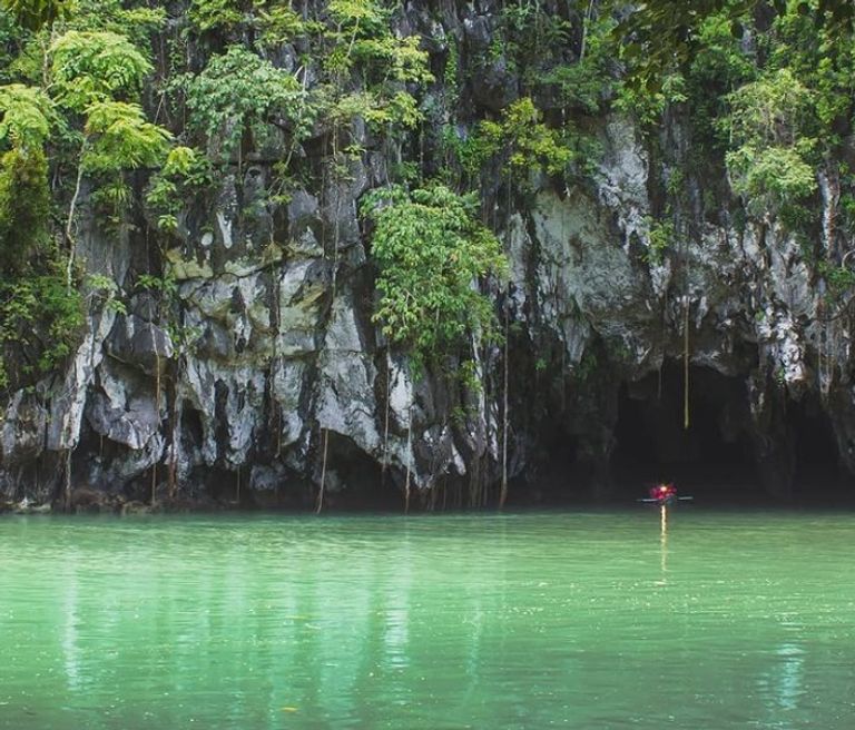 كهف Fingal’s Cave كهف Waitomo Glowworm
