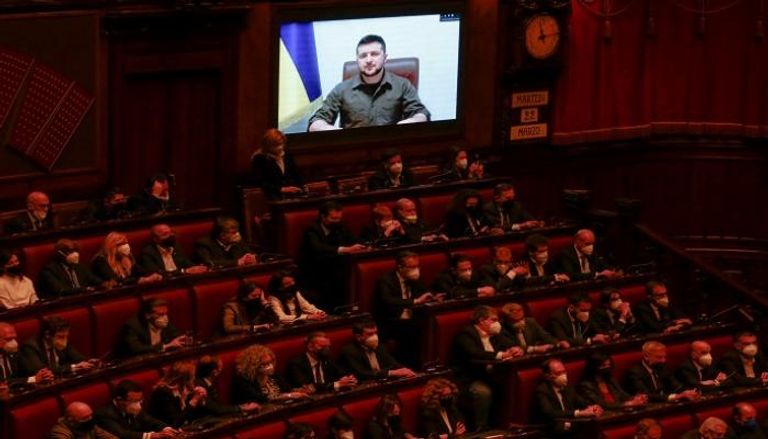الرئيس الأوكراني خلال كلمة مصورة أمام البرلمان الإيطالي- رويترز
