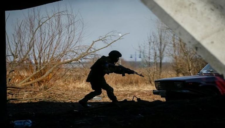جندي في القوات الأوكرانية خلال معارك إيربين- رويترز