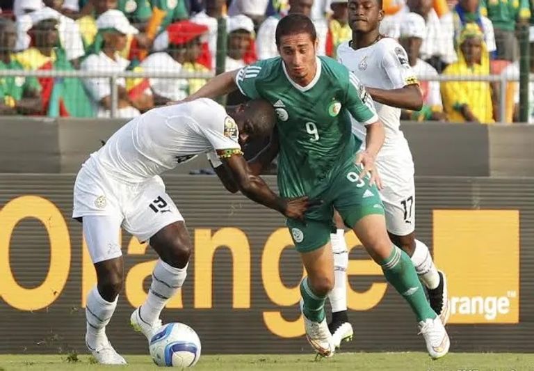 إسحاق بلفوضيل جمال بلماضي مدرب منتخب الجزائر