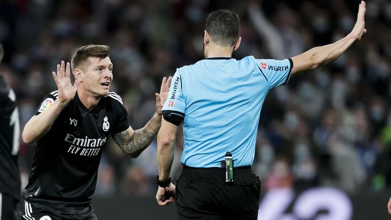 كروس في الكلاسيكو توني كروس لاعب ريال مدريد ضد برشلونة