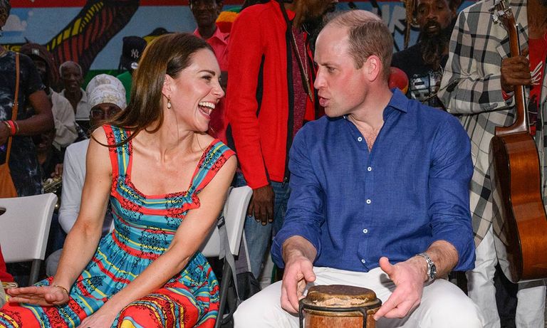 دوق ودوقة كامبريدج في أثناء التقاطهما السيلفي مع الفريق