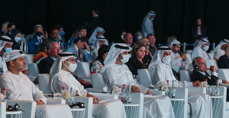 مكتوم بن محمد يستقبل نائب رئيس وزراء اليونان