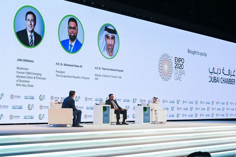 مكتوم بن محمد يستقبل نائب رئيس وزراء اليونان