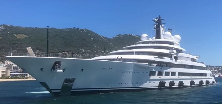 يخت شهر زاد يعتقد أنه مملوك للرئيس الروسي فلاديمير بوتين