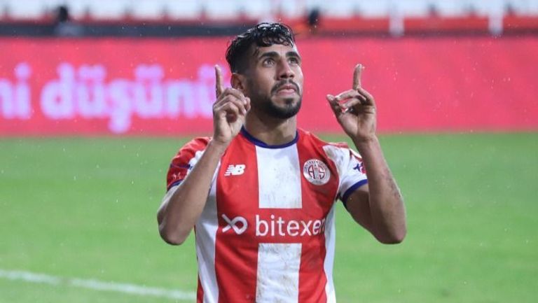 حسام غشة لاعب فريق أنطاليا سبور ومنتخب الجزائر